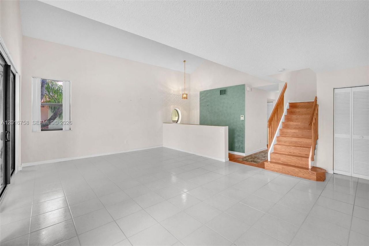15825 SW 3rd Ct, Unit 204, Pembroke Pines, FL 33027 Photo