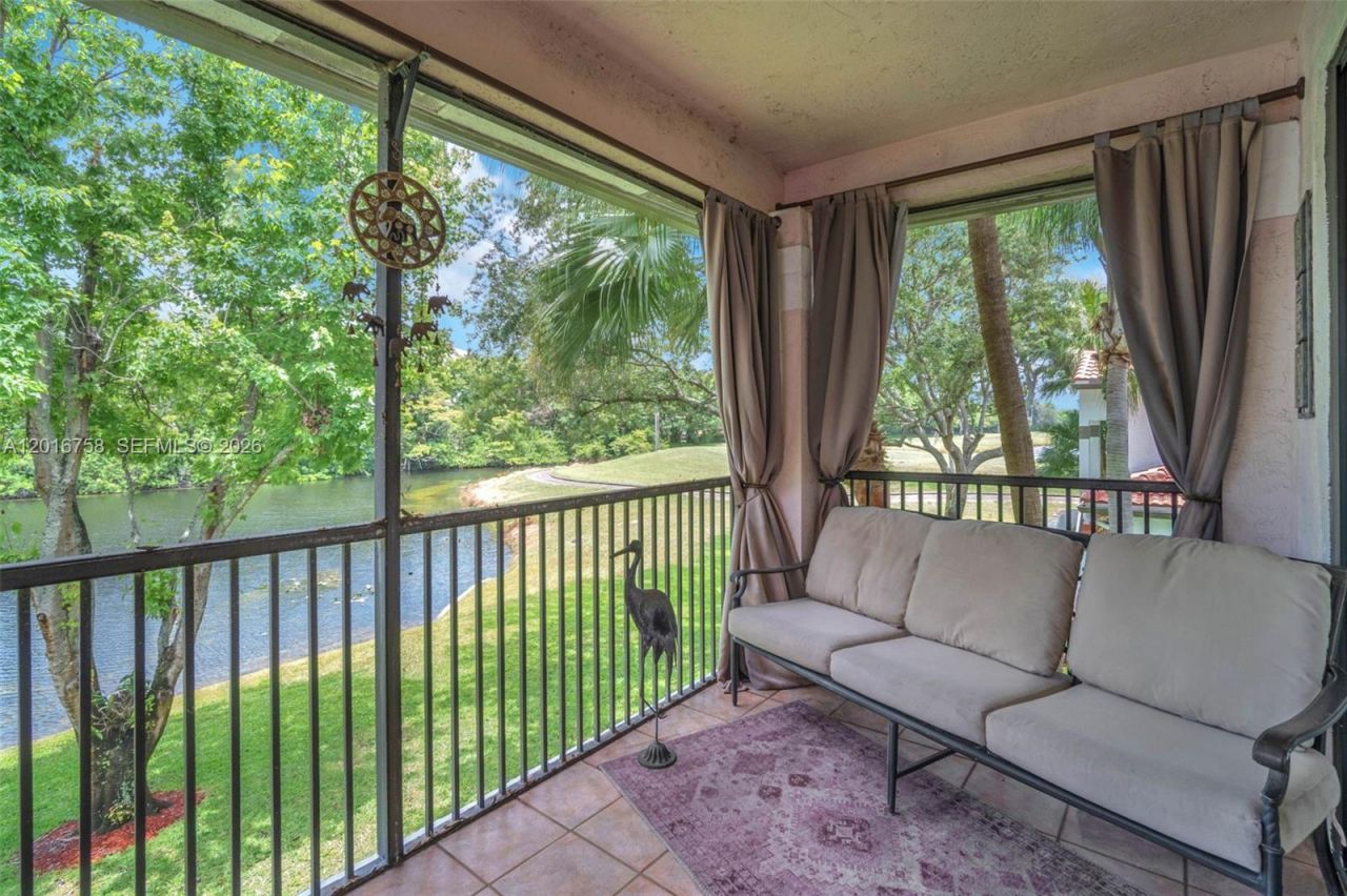 15825 SW 3rd Ct, Unit 204, Pembroke Pines, FL 33027 Photo