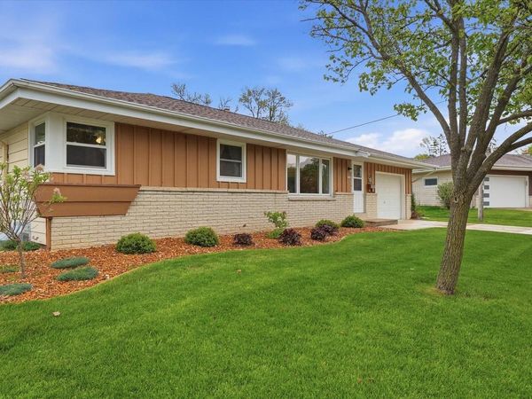 5302 Lakeview DRIVE, Greendale, WI 53129