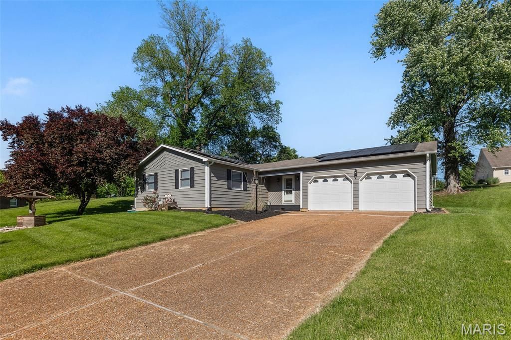 204 Coral Drive, Collinsville, IL 62234 Main Photo
