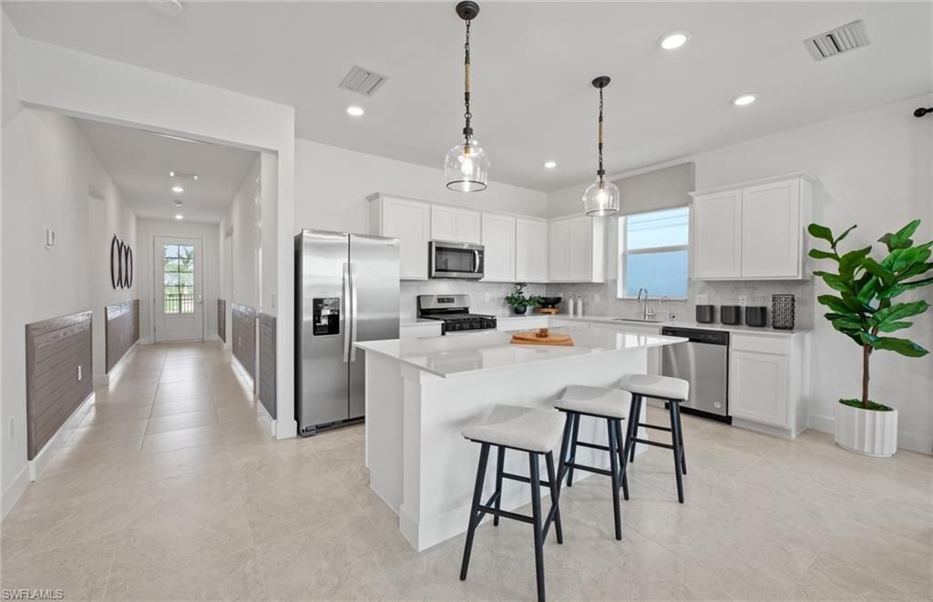 601 Oasis Lake Pl , Lehigh Acres, FL 33936 Photo