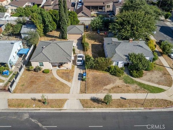 14005 Victory Boulevard , Van Nuys, CA 91401