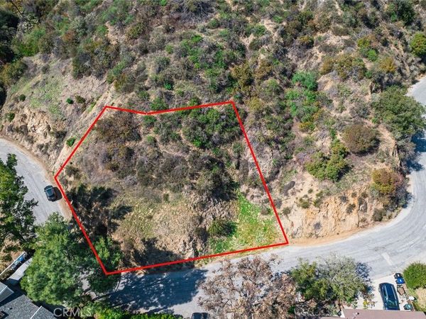 2745 Kennington Drive, Glendale, CA 91206