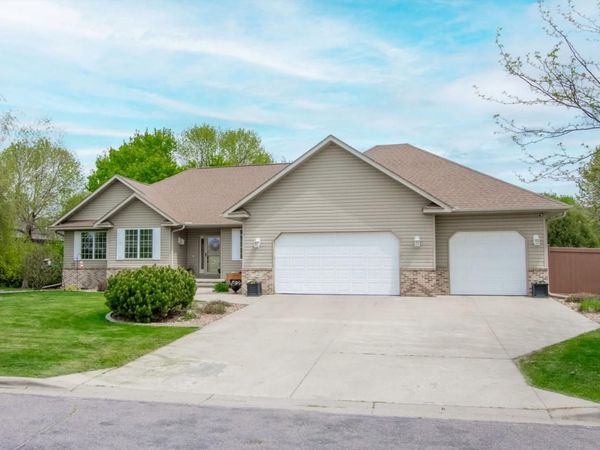 2346 Abbywood Lane , North Mankato, MN 56003