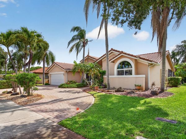 5333 N Springs Way, Coral Springs, FL 33076