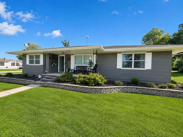 312 W Washington Street, Farina, IL 62838