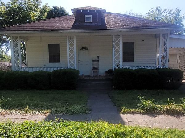 919 N 7th Street , Murphysboro, IL 62966