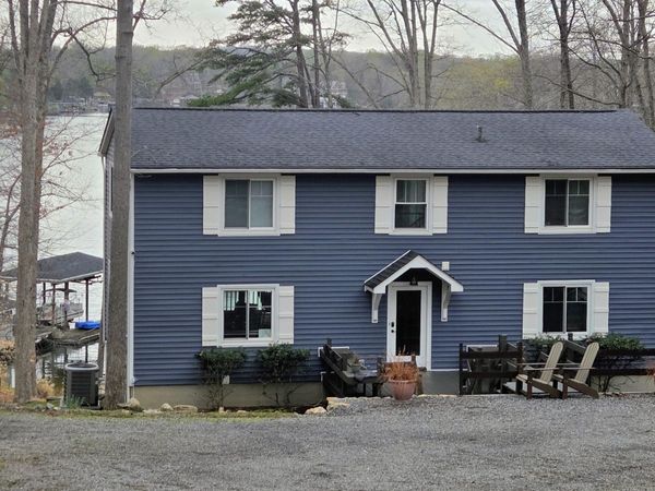 102 Waters Edge LN , Moneta, VA 24121