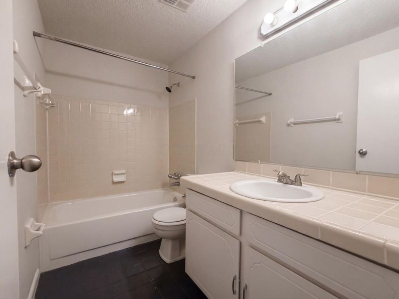712 Fleetrun Avenue , Columbus, OH 43230 Photo 6