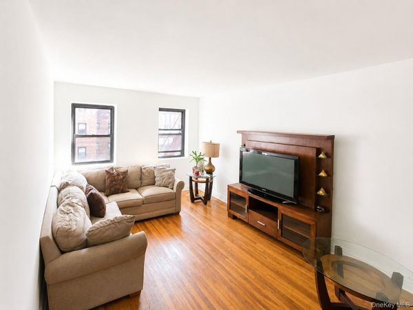 118-60 Metropolitan Avenue , Unit 3C, Kew Gardens, NY 11415