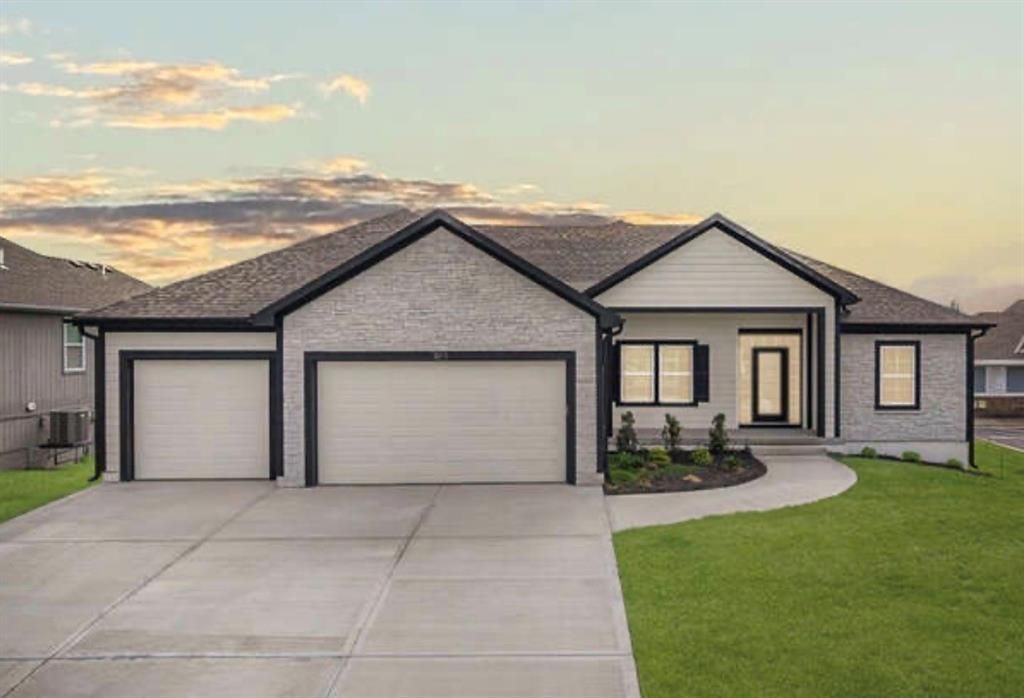 2211 Prairie Creek Drive, Kearney, MO 64060 Main Photo