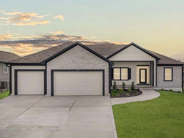 2211 Prairie Creek Drive, Kearney, MO 64060