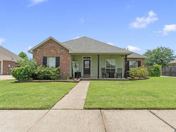 1300 Buffalo Hollow Ct, Zachary, LA 70791