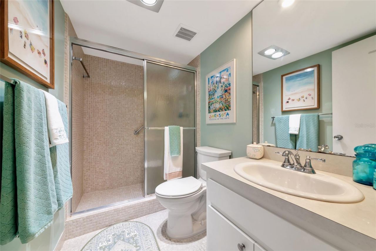 7461 W Country Club Drive N, Unit 203, Sarasota, FL 34243 Photo