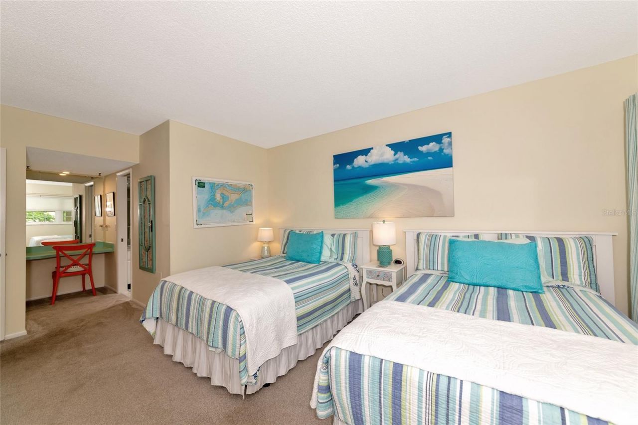 7461 W Country Club Drive N, Unit 203, Sarasota, FL 34243 Photo
