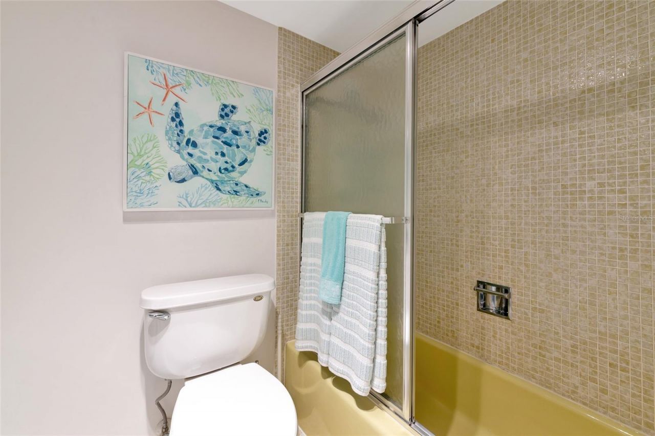 7461 W Country Club Drive N, Unit 203, Sarasota, FL 34243 Photo