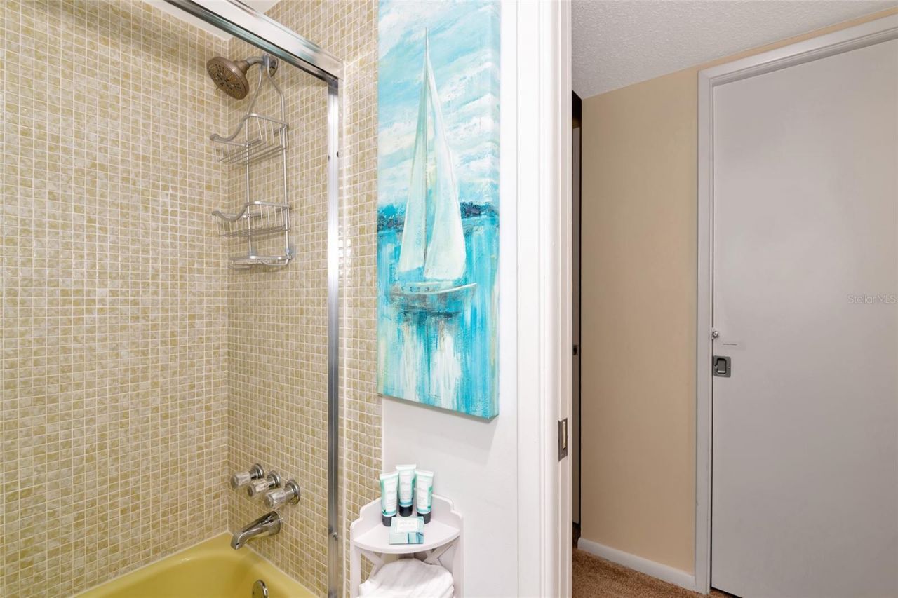 7461 W Country Club Drive N, Unit 203, Sarasota, FL 34243 Photo