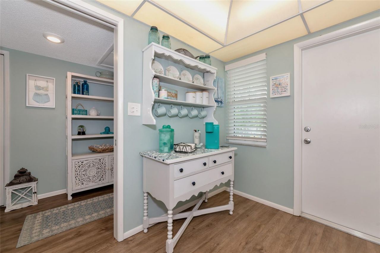 7461 W Country Club Drive N, Unit 203, Sarasota, FL 34243 Photo