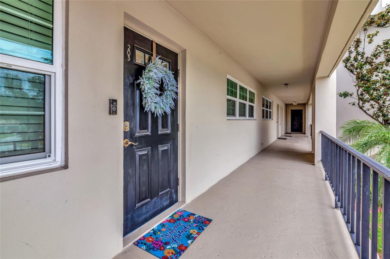 7461 W Country Club Drive N, Unit 203, Sarasota, FL 34243 Photo