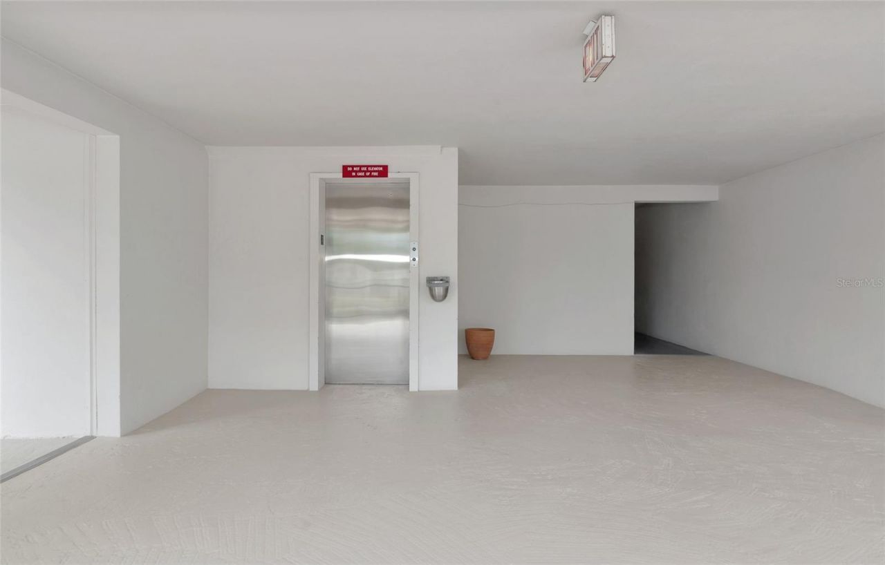 7461 W Country Club Drive N, Unit 203, Sarasota, FL 34243 Photo