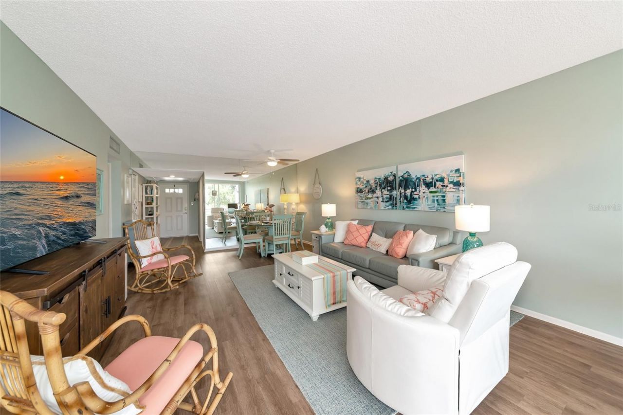 7461 W Country Club Drive N, Unit 203, Sarasota, FL 34243 Photo