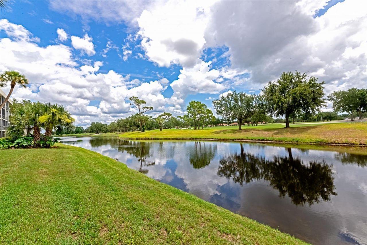 7461 W Country Club Drive N, Unit 203, Sarasota, FL 34243 Photo