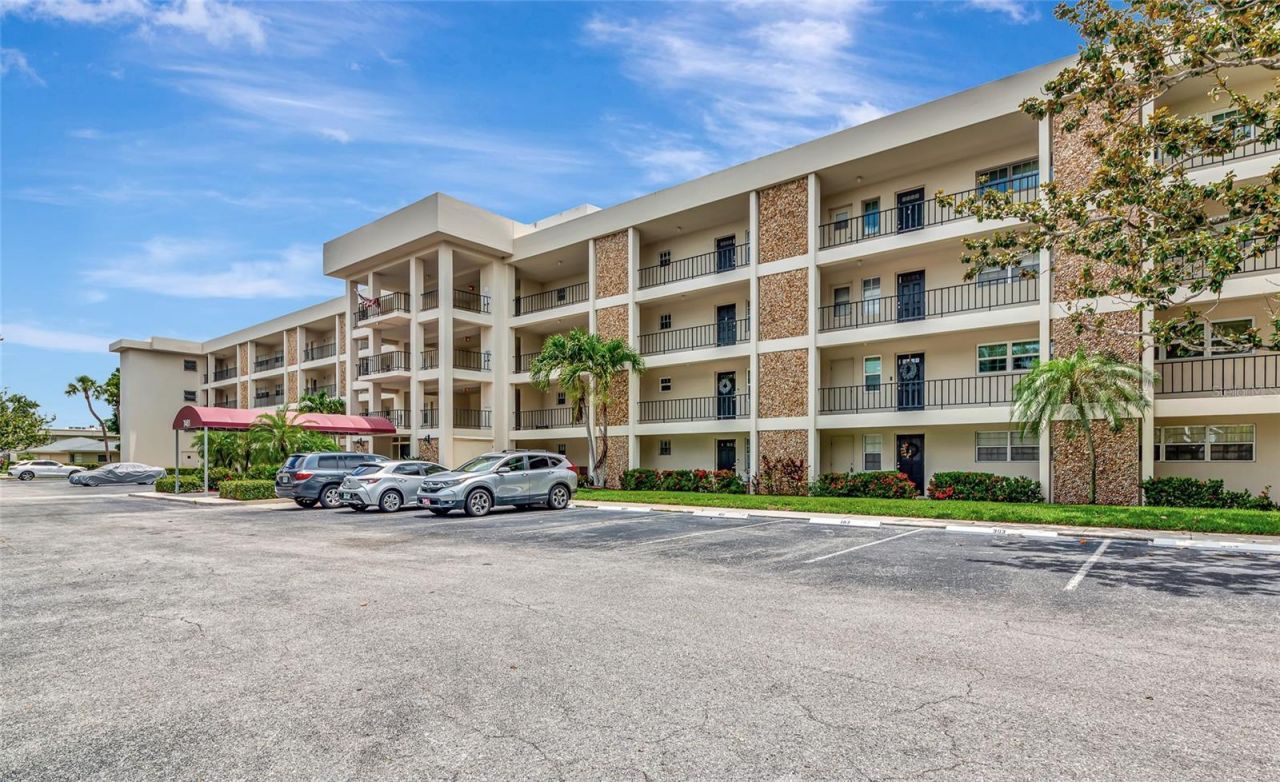 7461 W Country Club Drive N, Unit 203, Sarasota, FL 34243 Photo