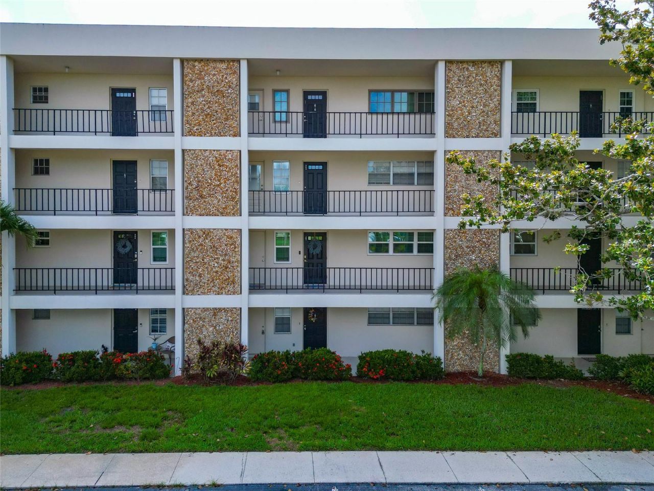 7461 W Country Club Drive N, Unit 203, Sarasota, FL 34243 Photo