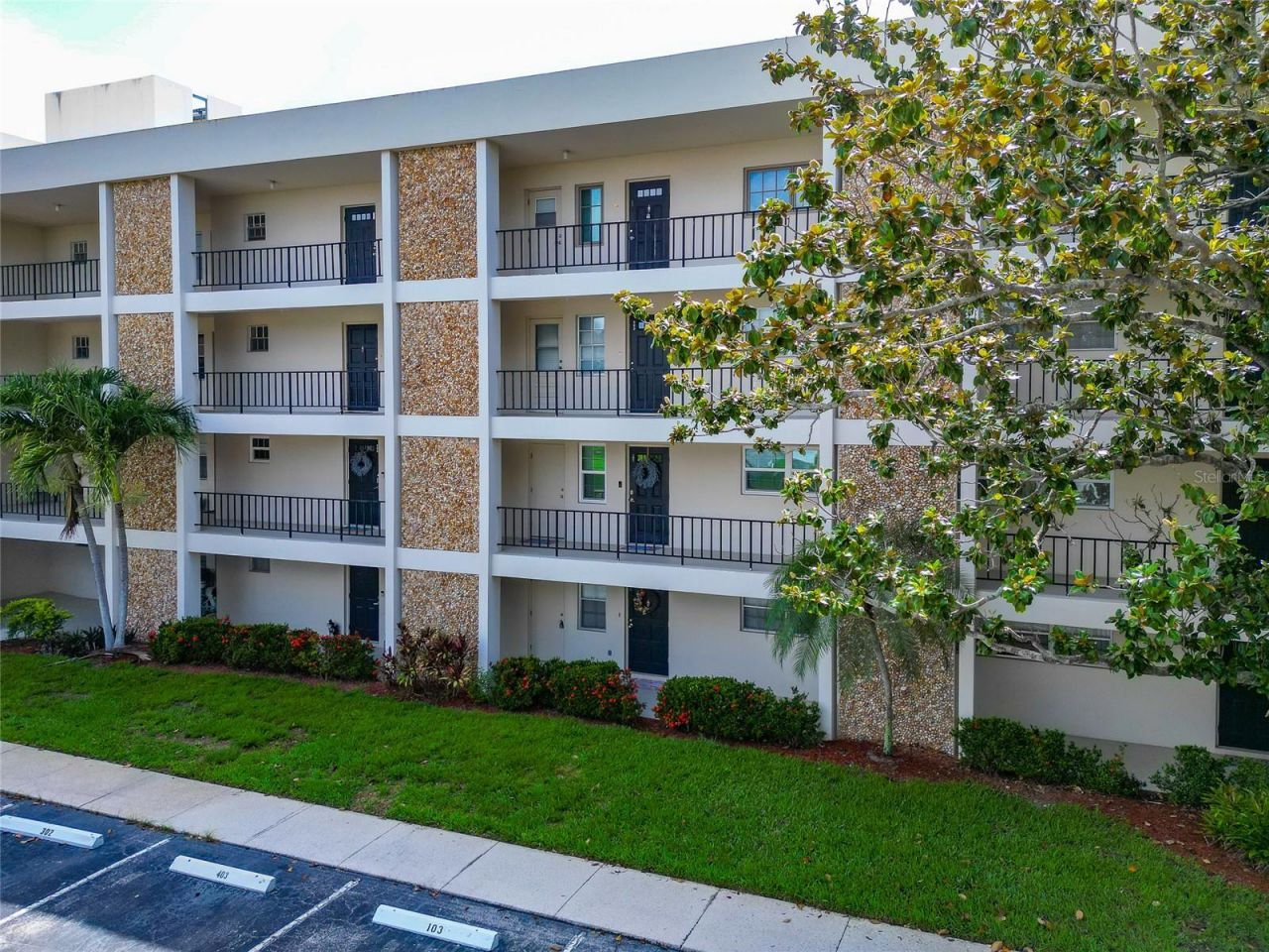 7461 W Country Club Drive N, Unit 203, Sarasota, FL 34243 Photo