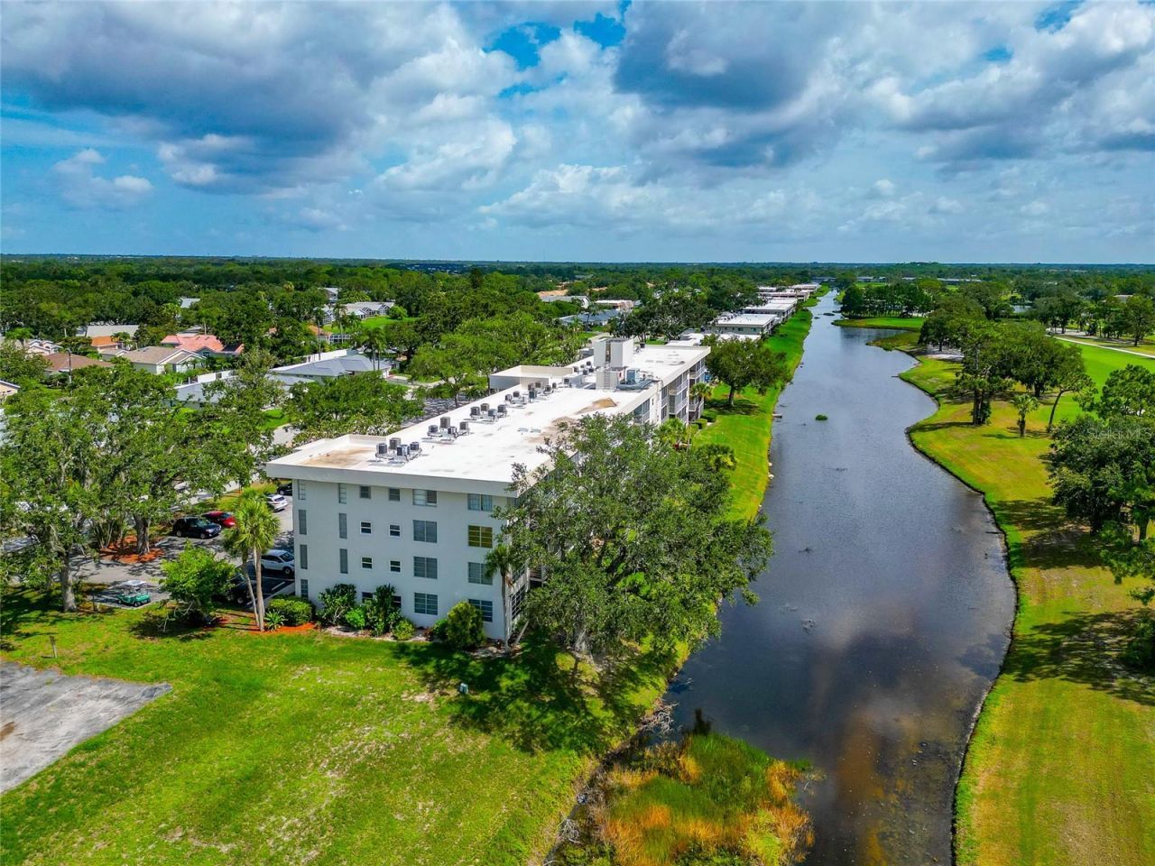7461 W Country Club Drive N, Unit 203, Sarasota, FL 34243 Photo