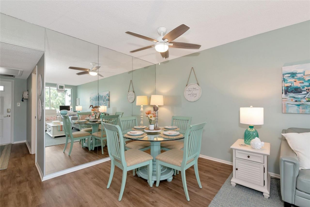 7461 W Country Club Drive N, Unit 203, Sarasota, FL 34243 Photo