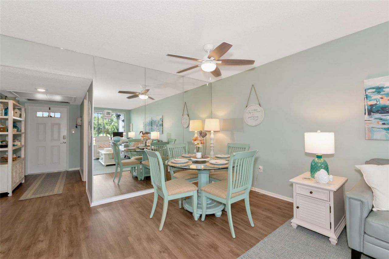 7461 W Country Club Drive N, Unit 203, Sarasota, FL 34243 Photo
