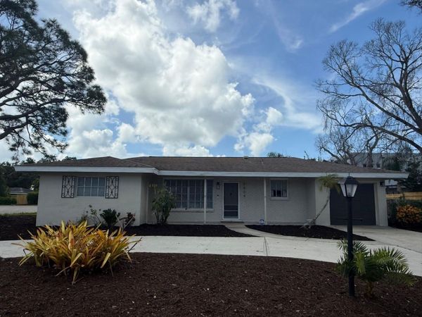 5004 MEDALIST ROAD , SARASOTA, FL 34243