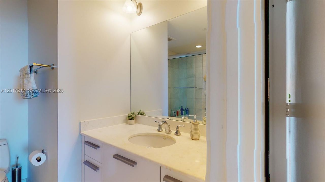 1060 Brickell Ave , Unit 1805, Miami, FL 33131 Photo