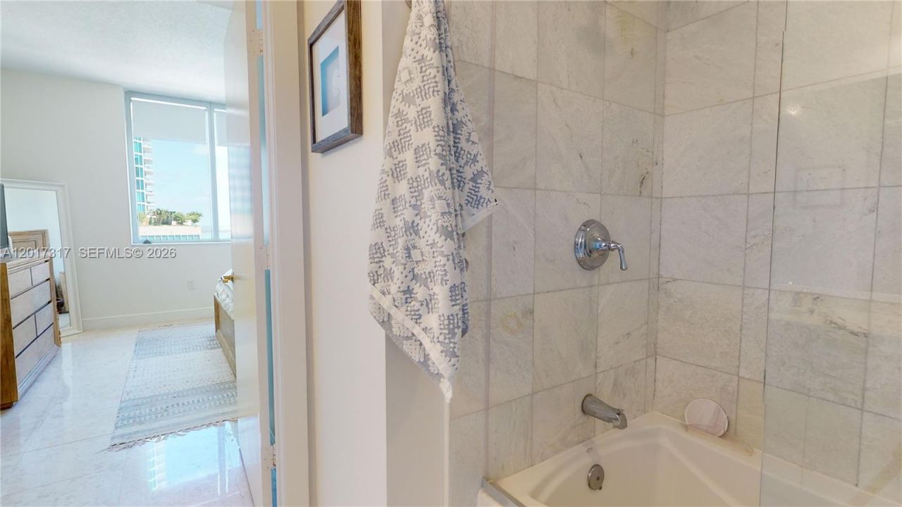 1060 Brickell Ave , Unit 1805, Miami, FL 33131 Photo