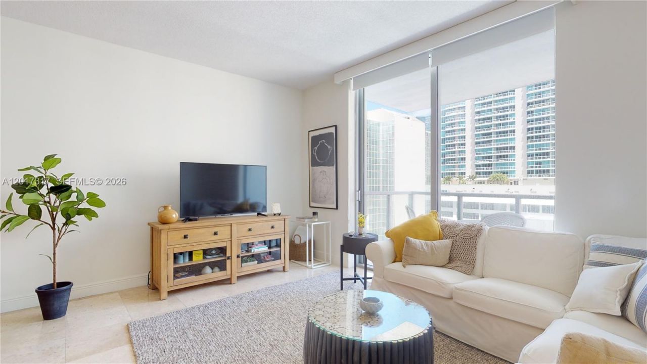 1060 Brickell Ave , Unit 1805, Miami, FL 33131 Photo