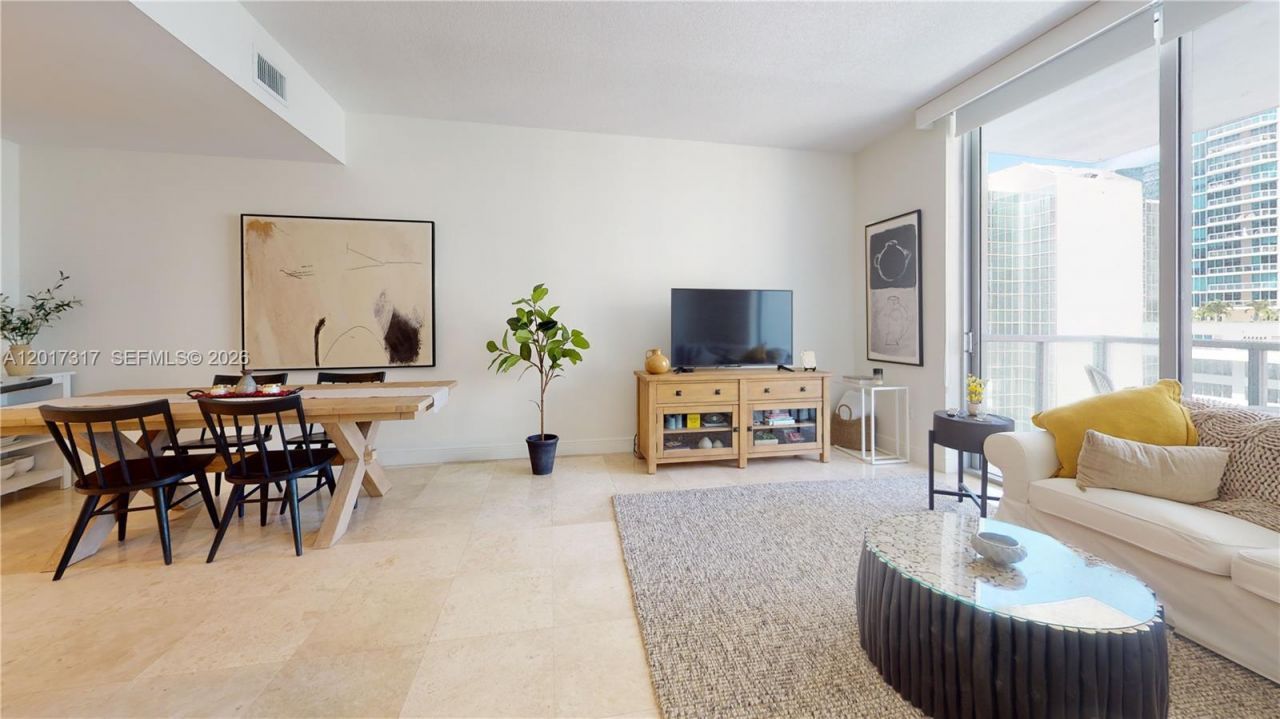1060 Brickell Ave , Unit 1805, Miami, FL 33131 Photo