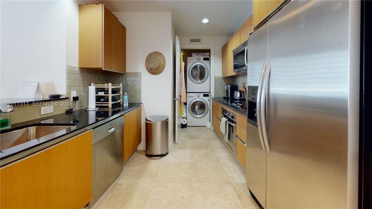 1060 Brickell Ave , Unit 1805, Miami, FL 33131 Photo