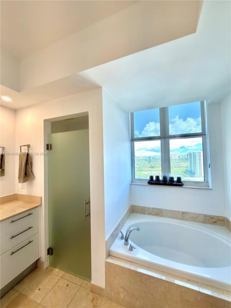 3330 NE 190th St , Unit 1610, Aventura, FL 33180 Photo