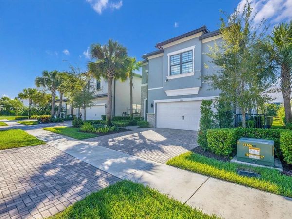 2454 Primrose Pl , Oakland Park, FL 33309