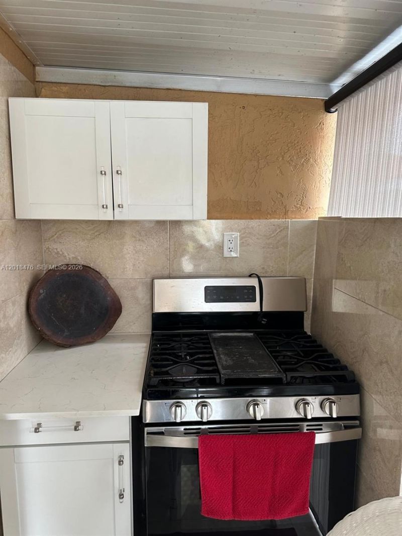 2485 W 76th St, Unit 201, Hialeah, FL 33016 Photo