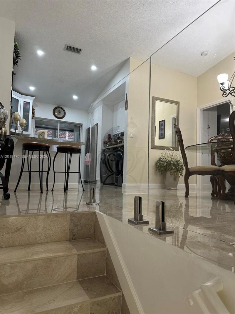 2485 W 76th St, Unit 201, Hialeah, FL 33016 Photo