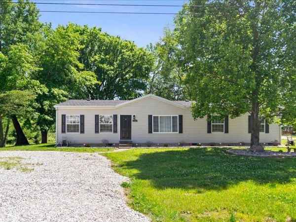 414 E State Road 64, Oakland City, IN 47660