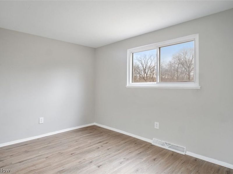 6699 Deer Court, Bedford Heights, OH 44146 Photo 11