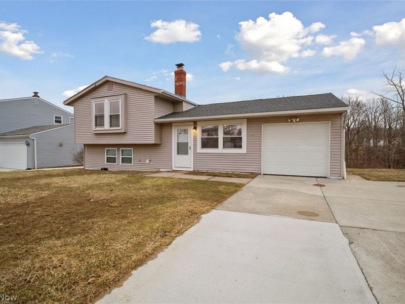 6699 Deer Court, Bedford Heights, OH 44146 Photo 2