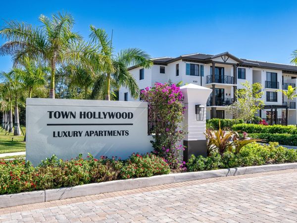 2000 Stirling Road, Unit 14-103, Hollywood, FL 33020