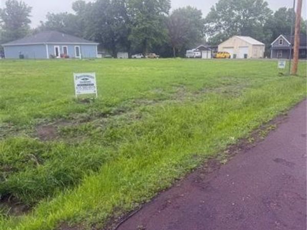 East Street, East Lynne, MO 64743