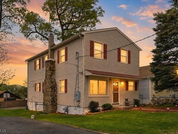 7 Willow St, Mount Arlington, NJ 07856