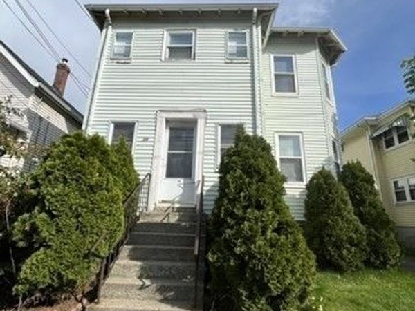 16 W Squantum St, Quincy, MA 02171