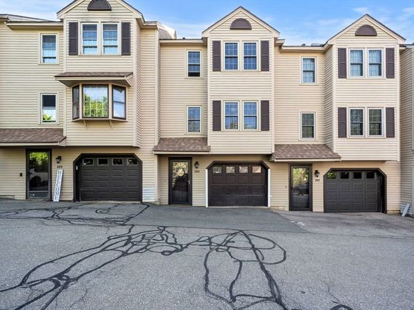 205 Morgan Dr, Unit 205, Haverhill, MA 01832